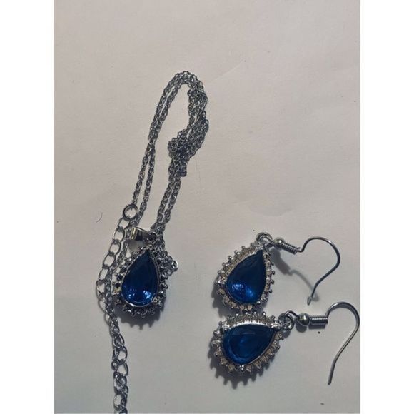 PRETTY ROYAL BLUE CRYSTAL AND WHITE SAPPHIRE NECKLACE AND EARRINGS SET - Picture 3 of 4